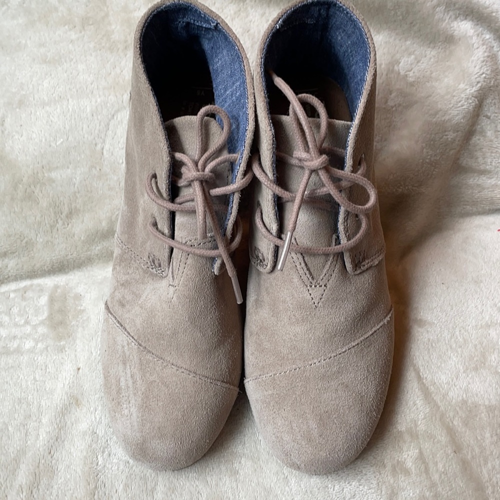 TOMS wedge lace shoes